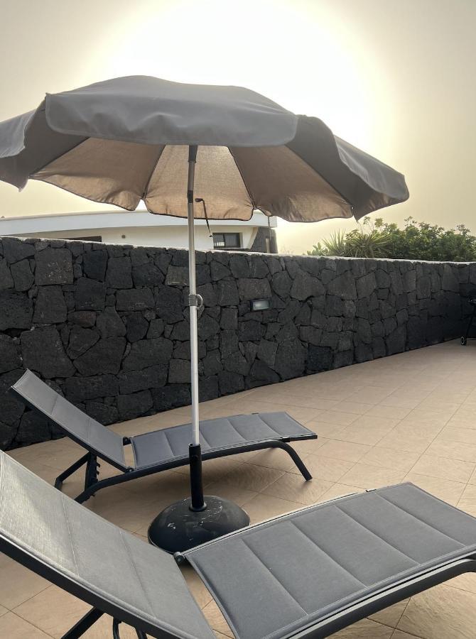 Bungalow Apartamento Sol Famara Bagian luar foto