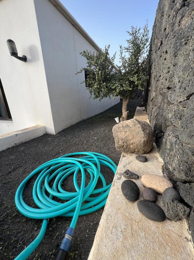 Bungalow Apartamento Sol Famara Bagian luar foto